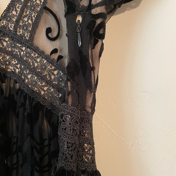 Black Altar’d State Dress w/ Sleeves - Picture 5 of 6